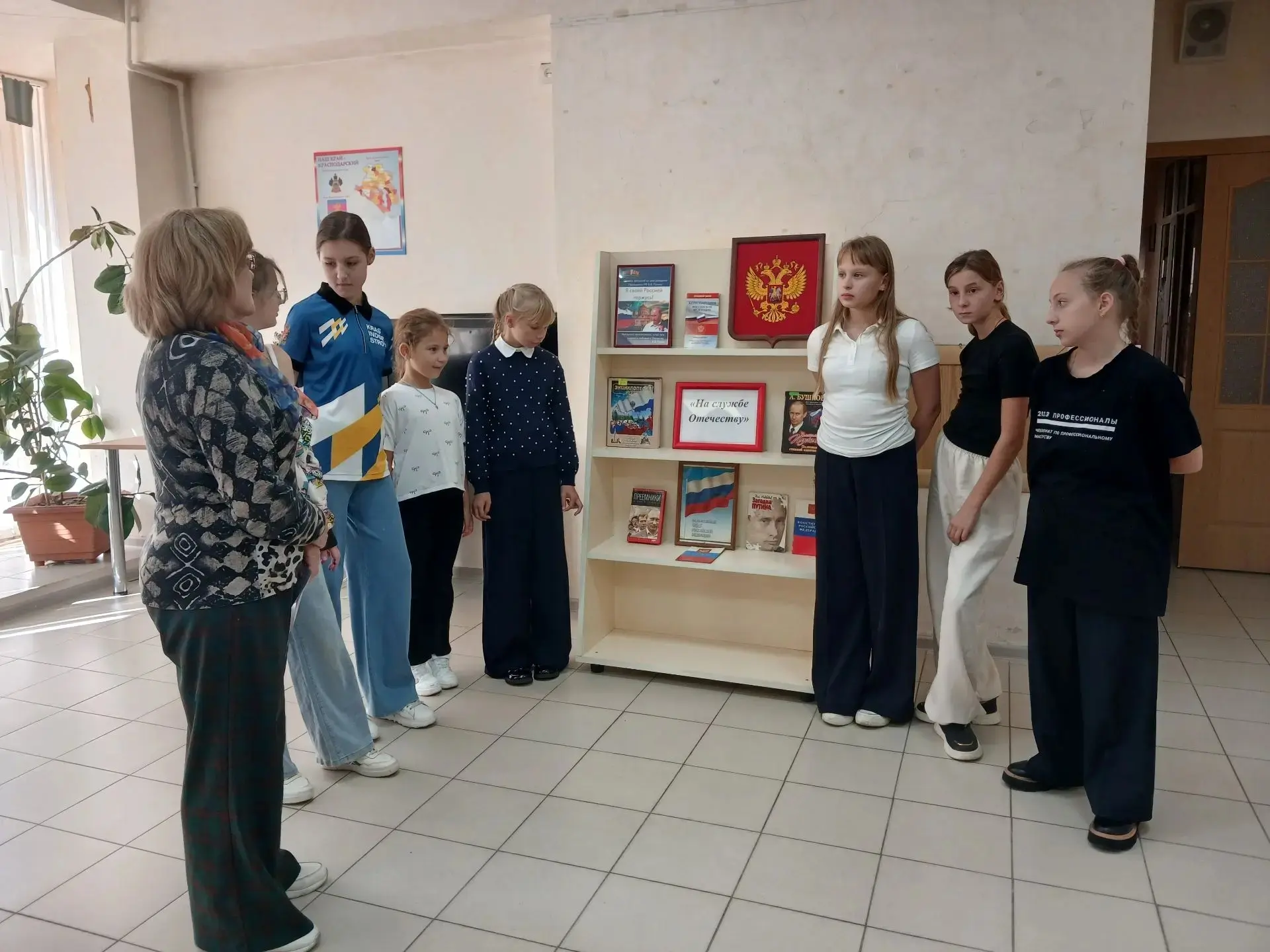 📖 Беседа у выставки: говорим с молодёжью об истории и культуре