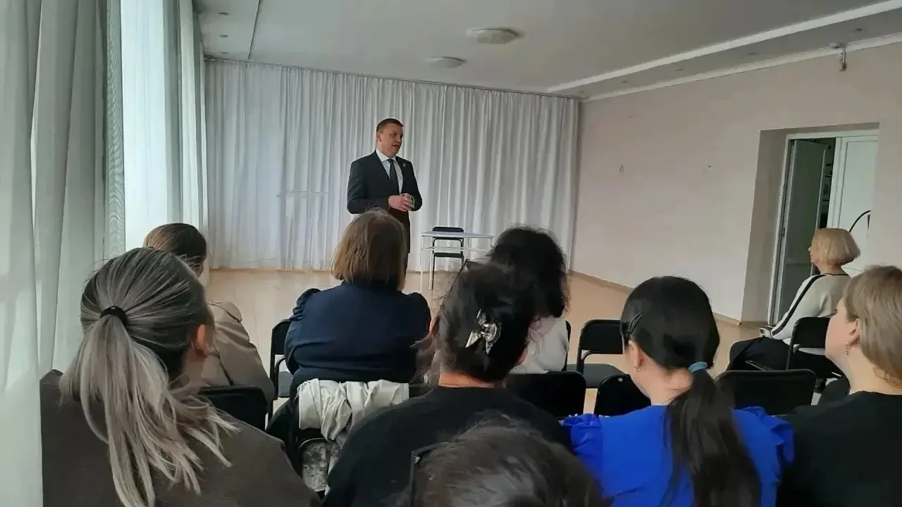 Дорогие земляки! Обращаюсь к каждому из вас.
 
Всю эту неделю я провел в поездках по 70 округу — общ