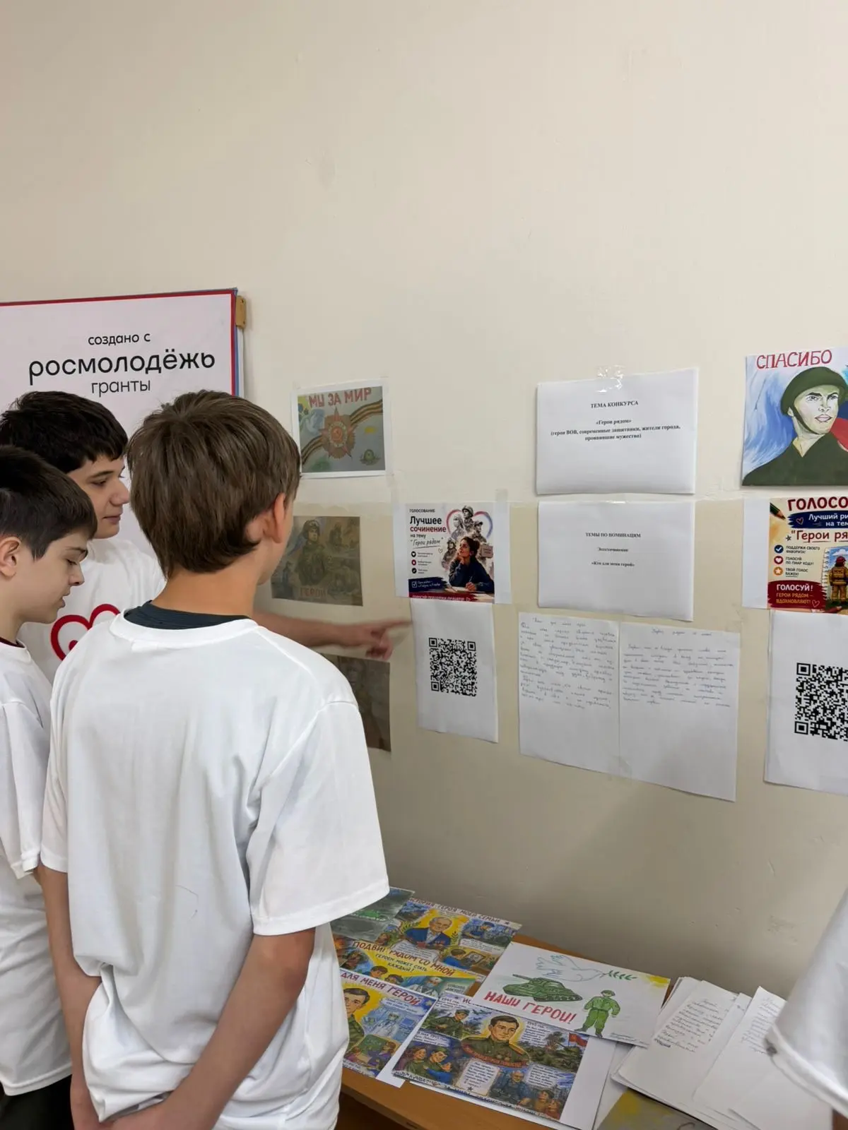 Выставка лучших работ

В школе оформлена выставка творческих работ участников конкурса «Герои рядом»