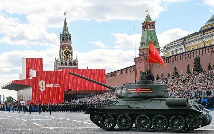 Поздравляю всех нас с 9 мая🎉 

Пусть у всех наших родных и близких будет мирное небо над головой, п