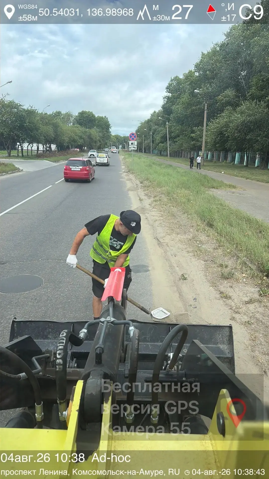 Коммунальщики ежедневно выходят на улицы и в общественные места для наведения порядка и чистоты.

Та