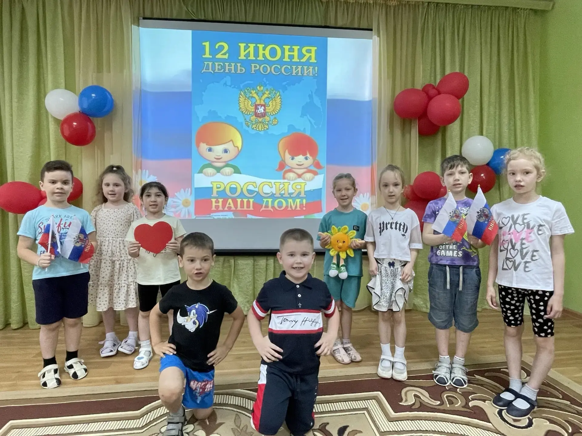 В преддверии Дня России в нашем детском саду прошел  замечательный праздник.
Дети вспомнили, почему 