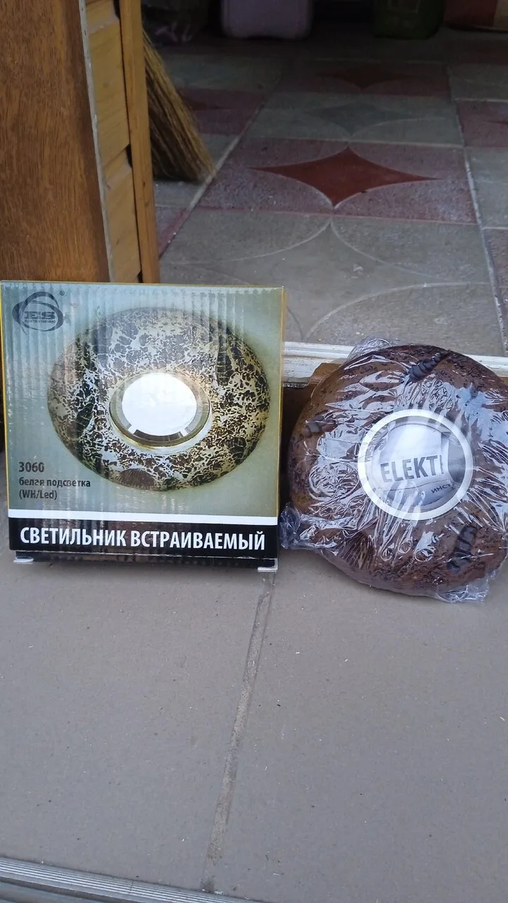 Донецк. Район Мариупольской развилки. Продам встраиваемые светильники:ф.1-200₽(4шт), ф....