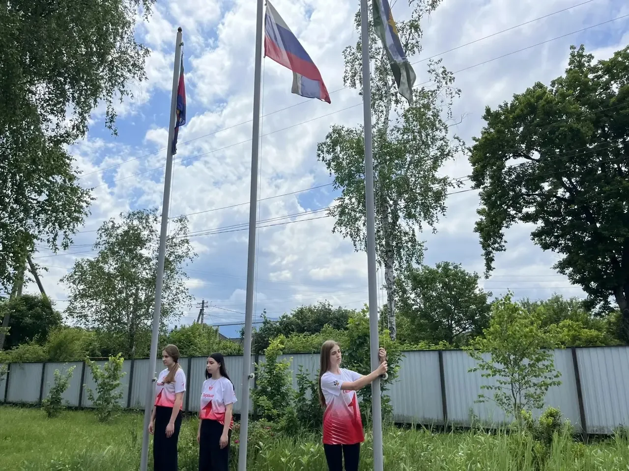 В преддверии Дня России в нашей школе прошла торжественная линейка, наполненная чувством гордости за