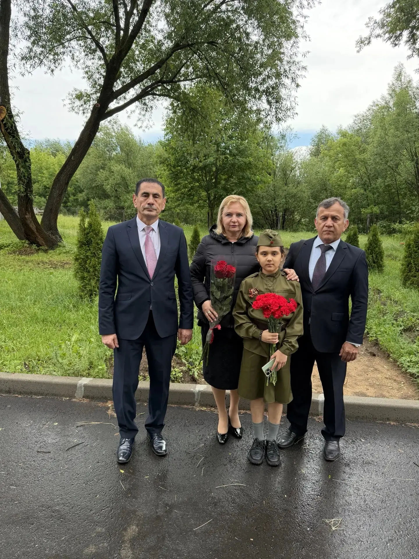 Аллея Памяти и Единства. 12 мая 2026 года в честь юбилея МОФ "Российский фонд мира" и в честь года Е
