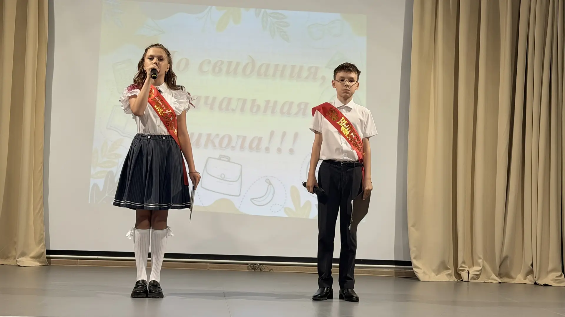 22 мая в нашей школе прошел праздник — выпускной 4-х классов!

Этот день стал ярким завершением перв