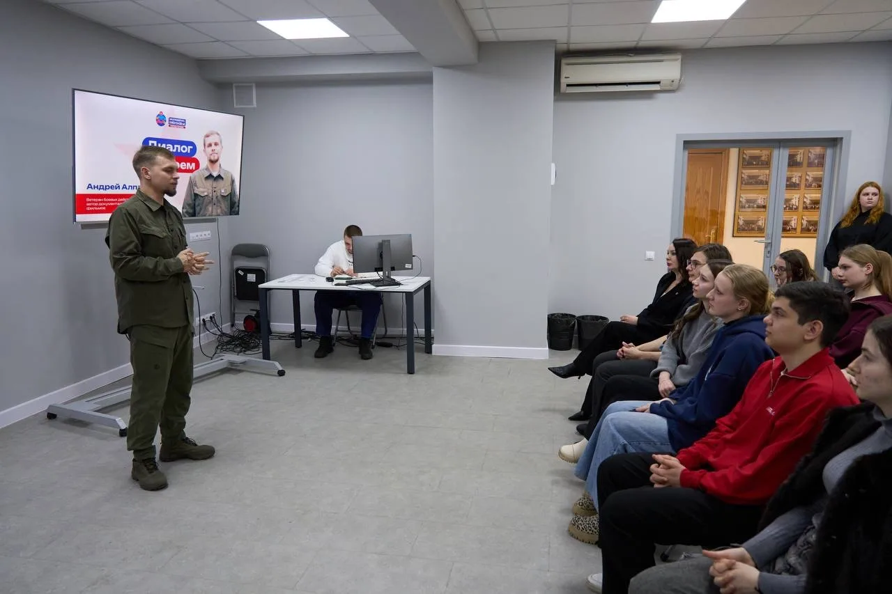 ДИАЛОГ С ГЕРОЕМ  В Университете в преддверии Дня защитника Отечества состоялась встреча в формате от