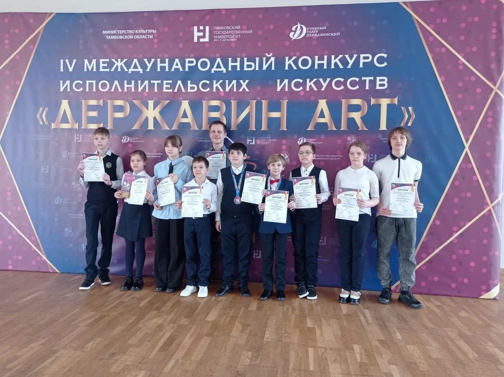 Обучающиеся объединения дополнительного образования «Духовой оркестр» МАОУ СОШ №5 «Центр ИнТех» дост