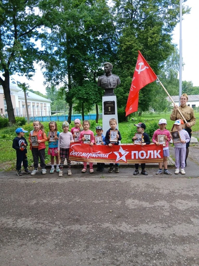 #ТНСОШДошкольныегруппы
В День Памяти и Скорби, дети дошкольных групп приняли участие в акции "Мы пом