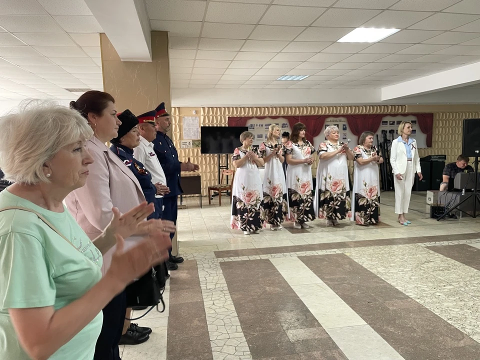 Торжественный митинг ко Дню России в Суходольском Дворце культуры! 

💪Сегодня в Суходольске в стена