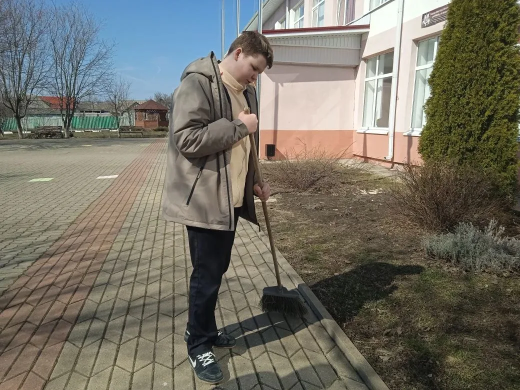 Сегодня в нашей школе прошел субботник, в котором приняли участие обучающиеся 5-9 класс...