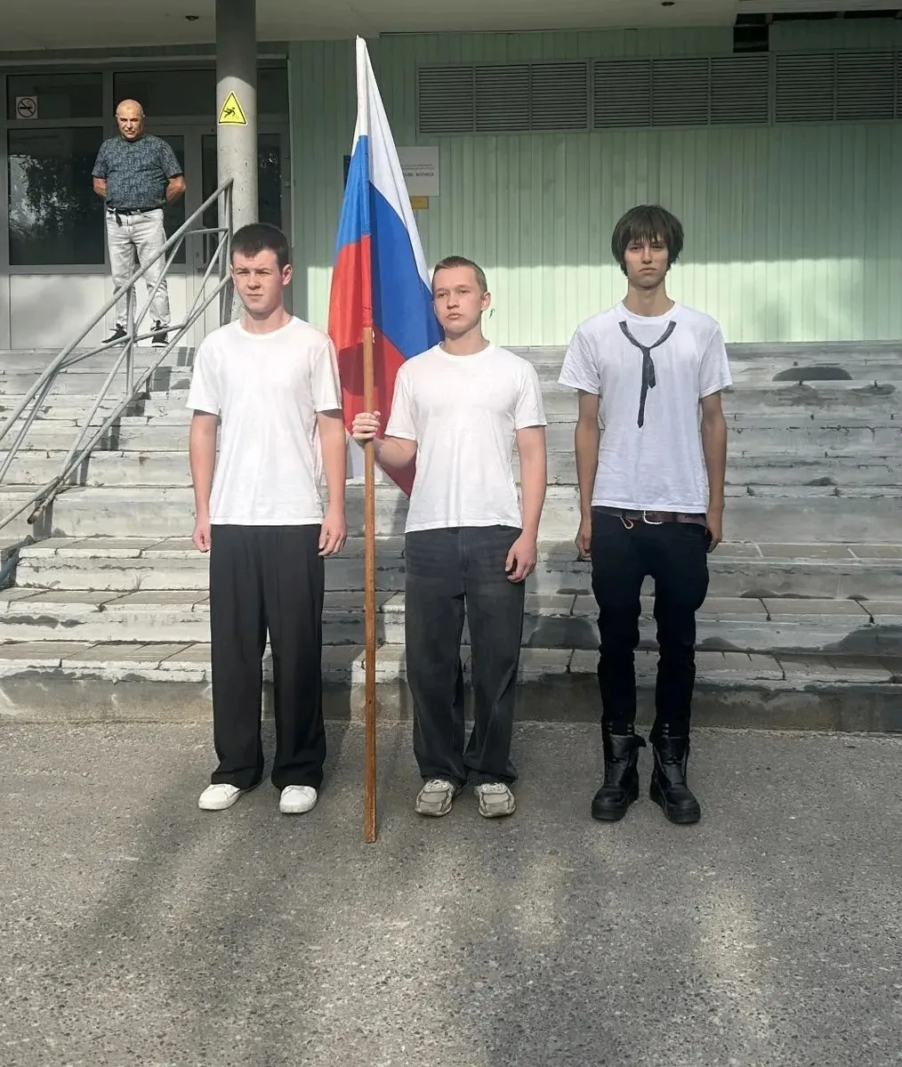 Торжественная линейка: начало новой учебной недели