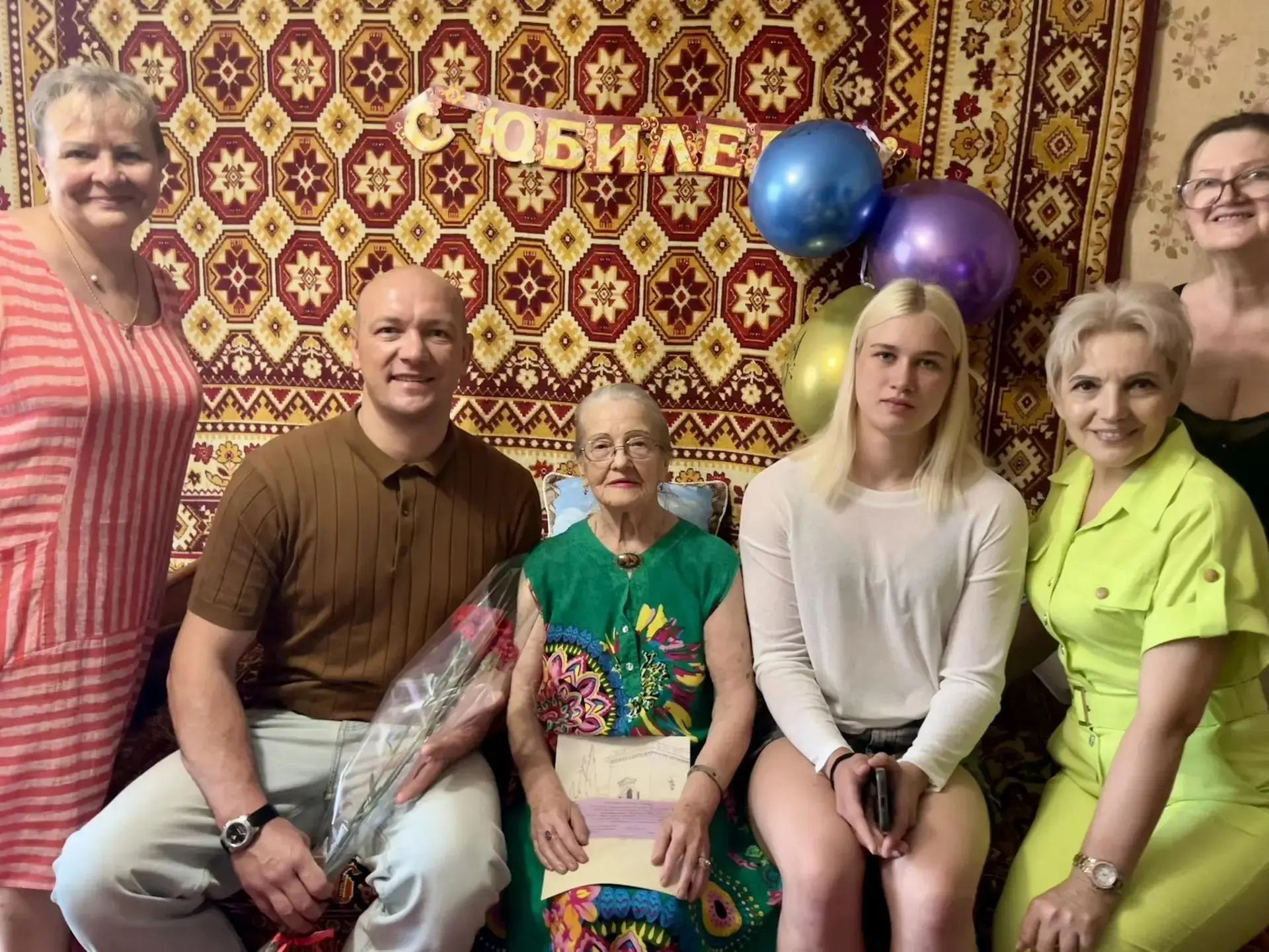 Ялтинка Галина Кривошея отпраздновала 90-летний юбилей 🥳

🎂 Почётная жительница Ялты Галина Агеевн
