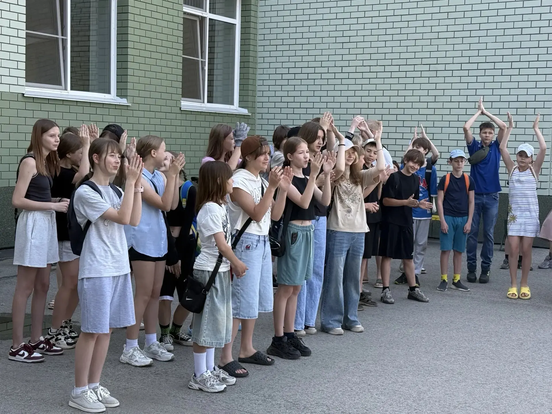 🌞 Ещё один весёлый день на профильной смене «Отдых и труд»!

Сегодняшний день снова начался с нашей
