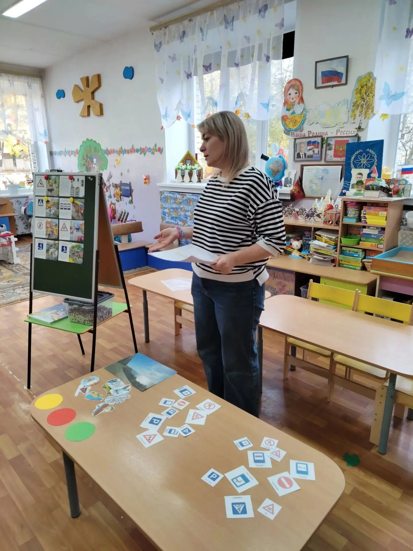 Сегодня в  группе «Дюймовочка» прошла увлекательная и очень серьёзная викторина по ПДД....