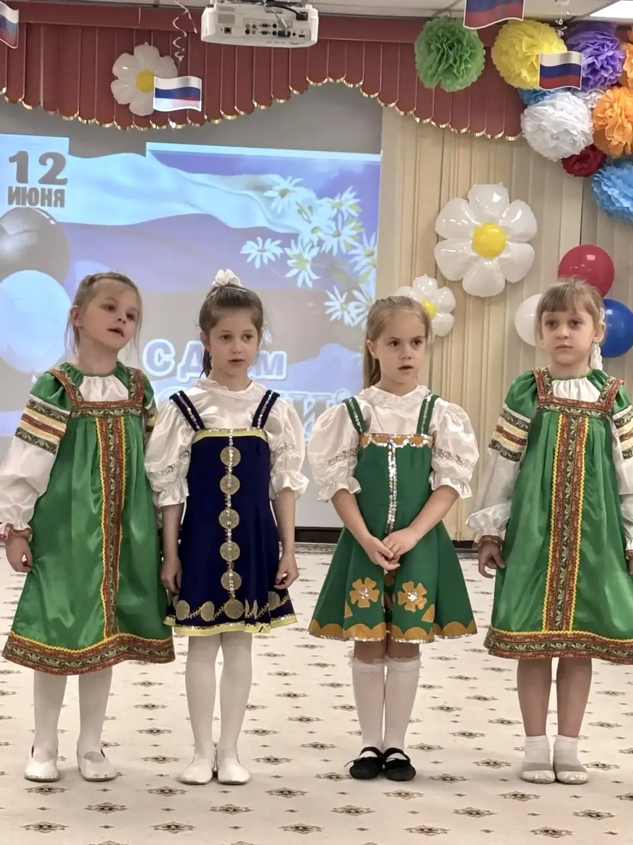 🇷🇺Рассказываем, как ребята из дошкольного отделения отпраздновали День России ⬇️

✨Воспитатели под