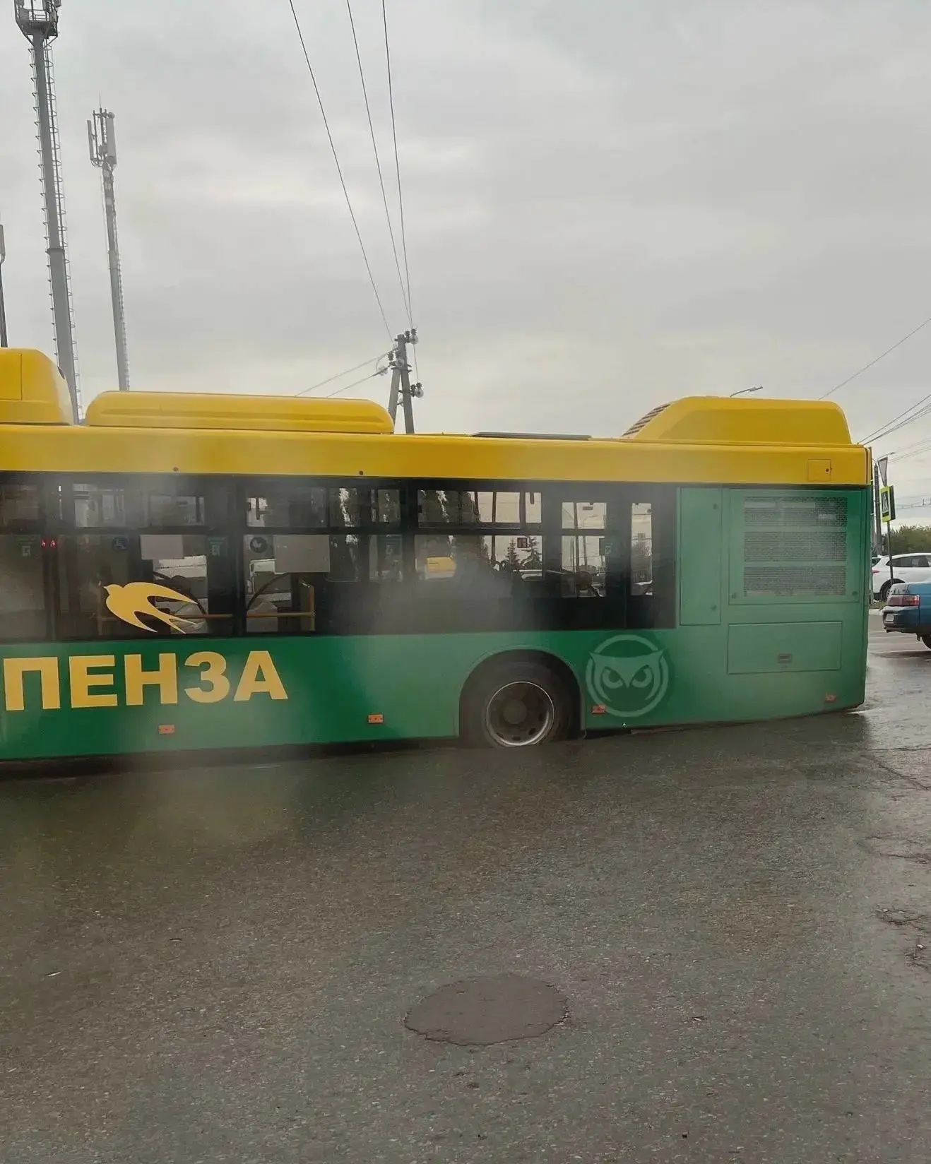 🚧 Провал асфальта на парковке у «Ритейл-парка»