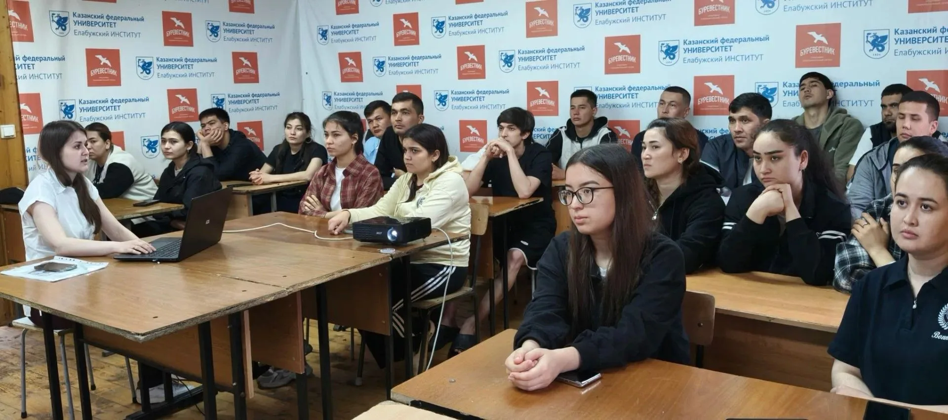 В оздоровительном лагере «Буревестник» состоялась просветительская лекция  по профилактике ВИЧ-инфек
