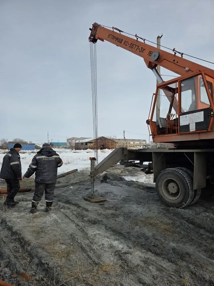 Работники МУП "АкваСервис" 17 марта 2026г. произвели работы по замене насоса на водозаборе с.Садовый