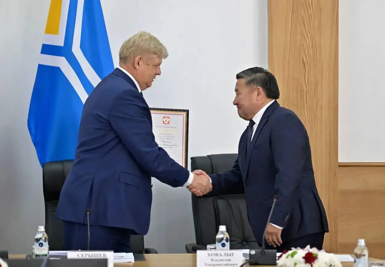Глава Тувы получил Благодарность Президента России 🇷🇺 за развитие жилищного строительства в респуб