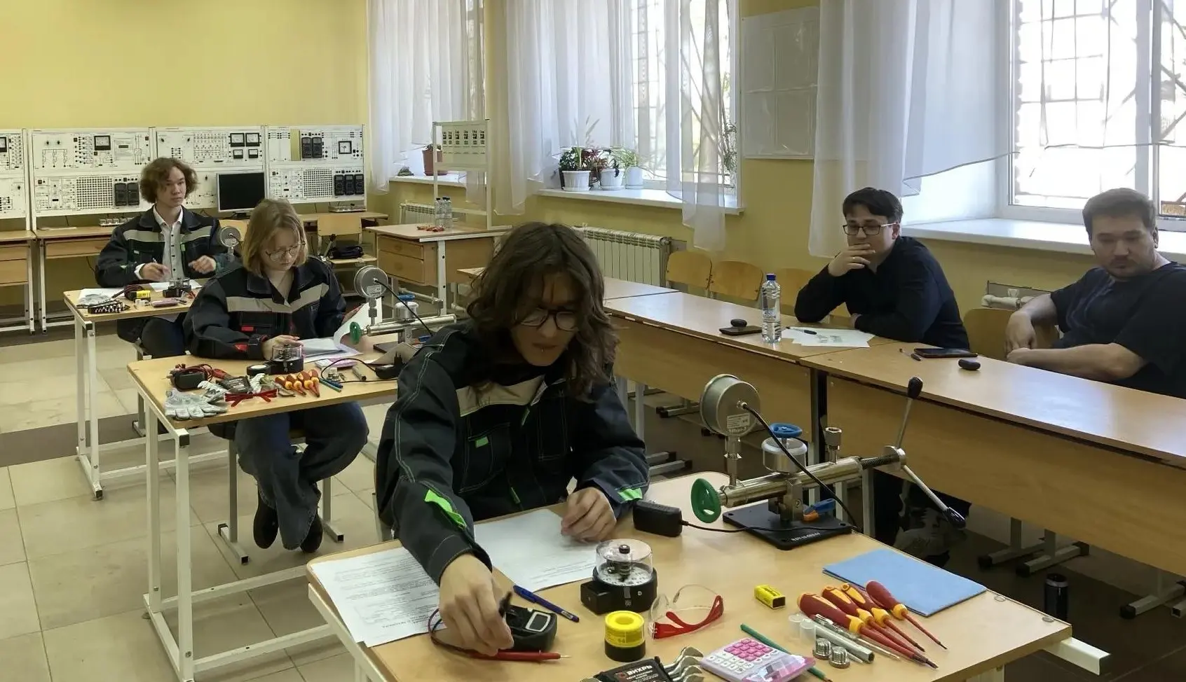 🔥 Старт дан!

🎓 Начался демо-экзамен у группы 204 - волнительный, но такой важный этап!
💪 Перв