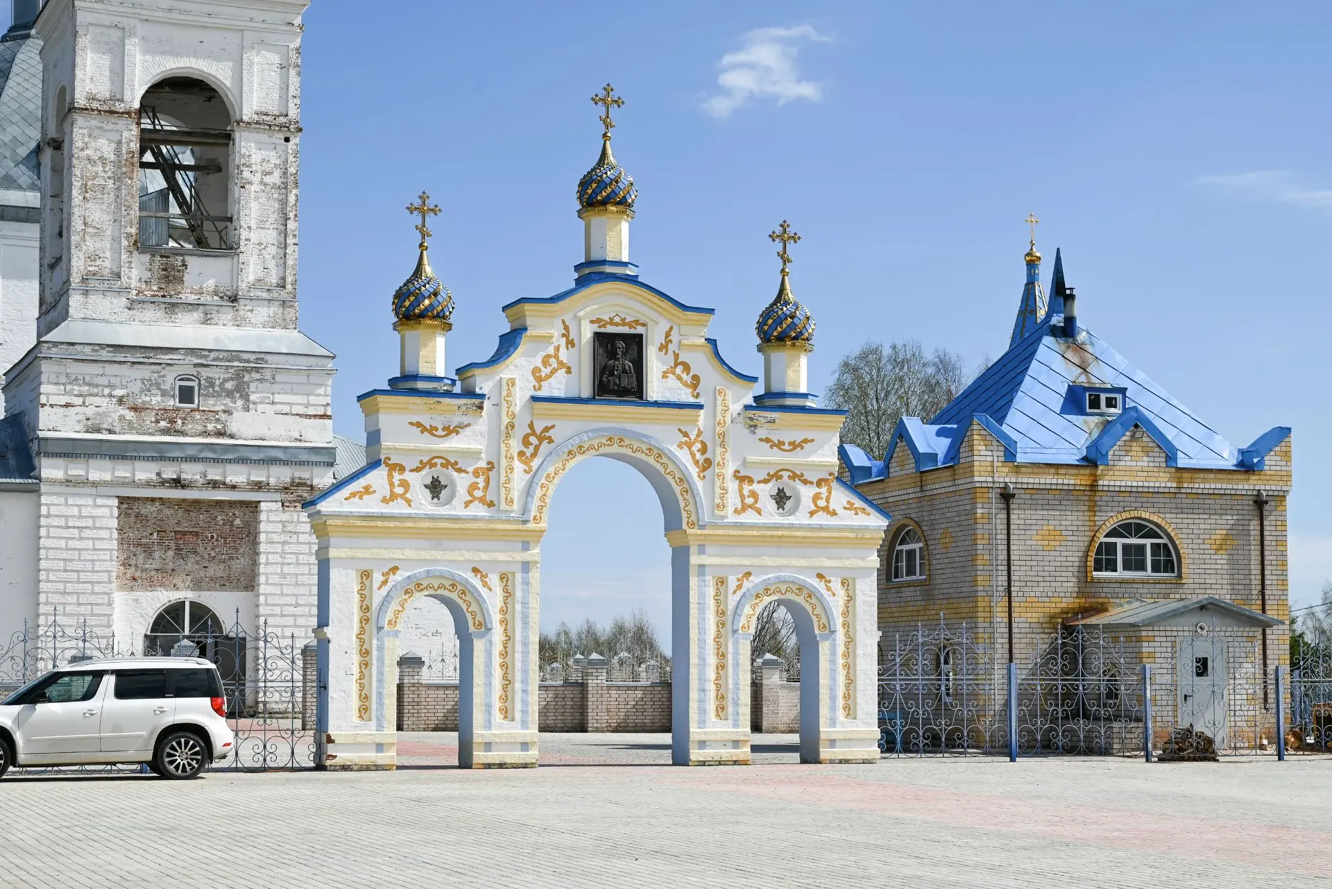 Красивейший храм посреди леса - когда все уже устали долгой лесной дорогой, он неожиданно появляется