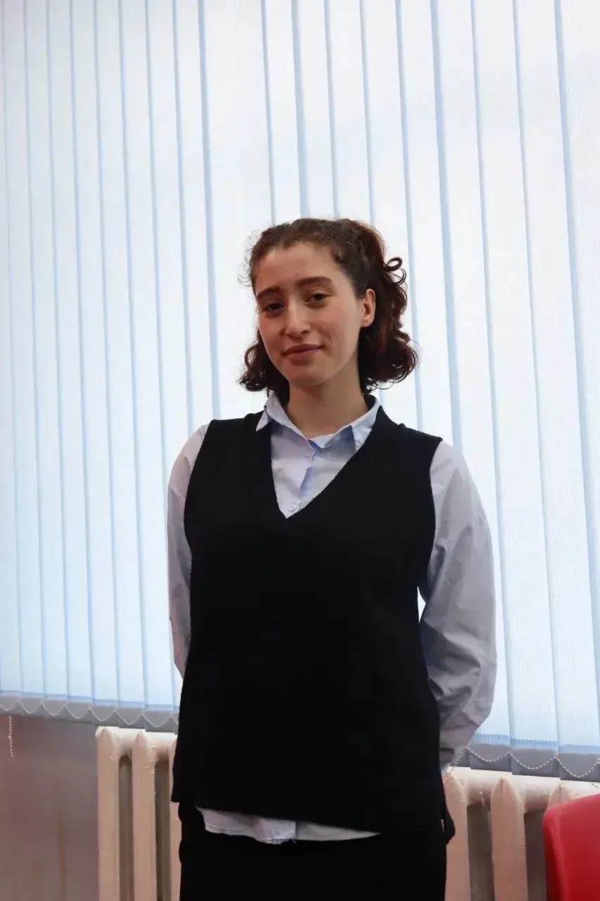 Медина Тимуровна Базуркаева, выпускница школы №9 села Султан. 🌟