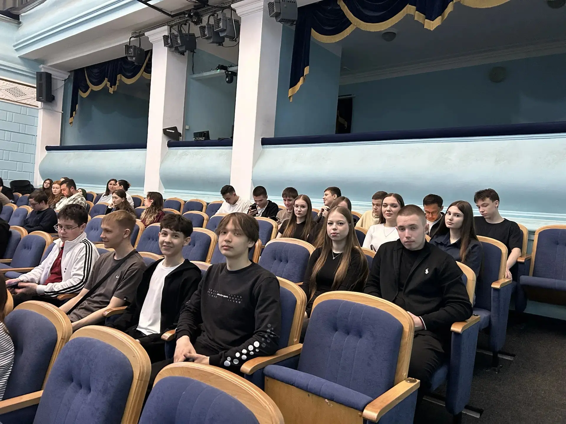 🎭 За вечной любовью в Русский драматический  Учащиеся СОШ №56 снова доказали, что классика не знает 