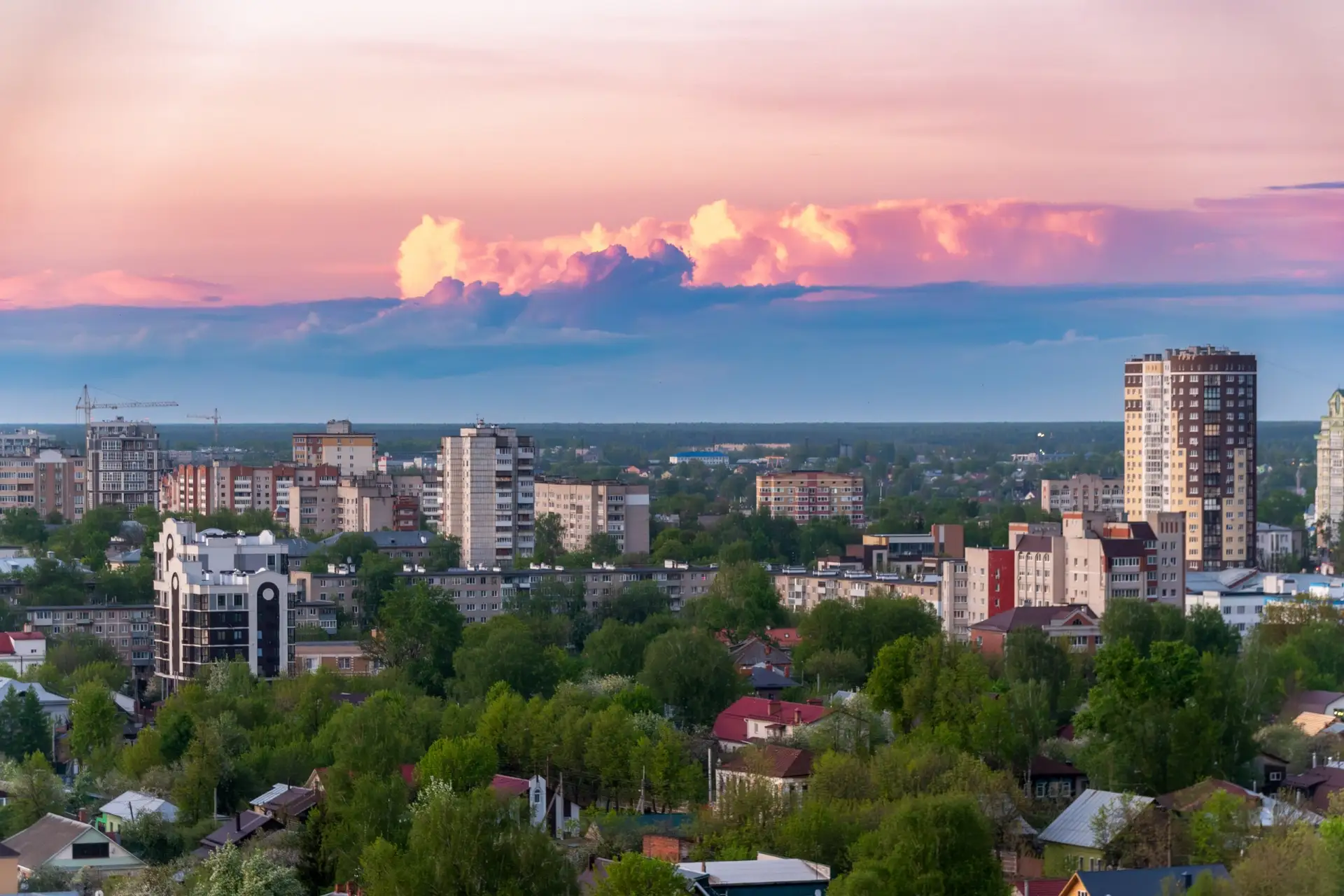 🌦 В пятницу, 15 мая, в Ивановской области облачно с прояснениями. Ночью синоптики прогнозируют места