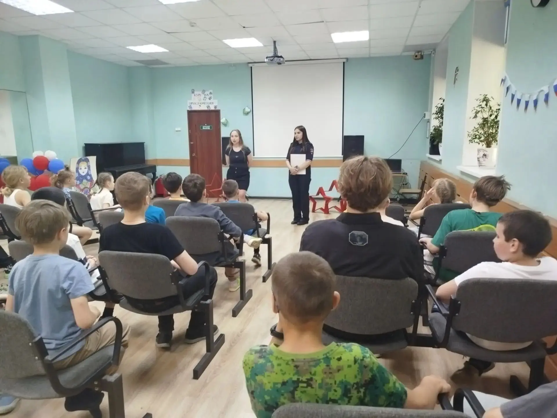 🌿 Сегодня на летней досуговой площадке «Курс на приключения» утро началось с приятной прогулки на с