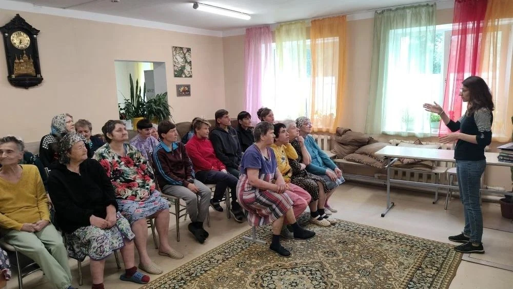 💵 Финансовая грамотность.
В «Кимовском доме заботы» «Родник души» прошла беседа «Онлайн-банкинг и п