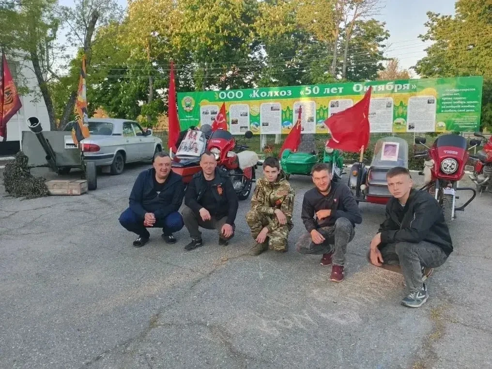 Выставка советских мотоциклов ко Дню Победы: путешествие в прошлое.

7 мая у Дома культуры прошла уд