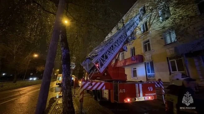 Пожар на улице Баумана в районе Эльмаш унёс жизнь одного человека.