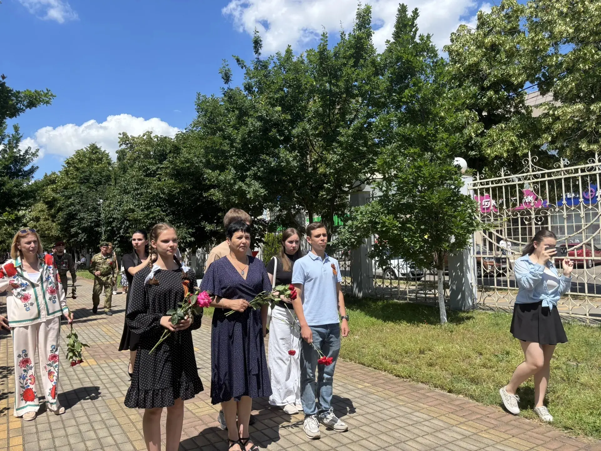 Студенты Кубанского техникума социального развития почтили память героев в День памяти и скорби

22 