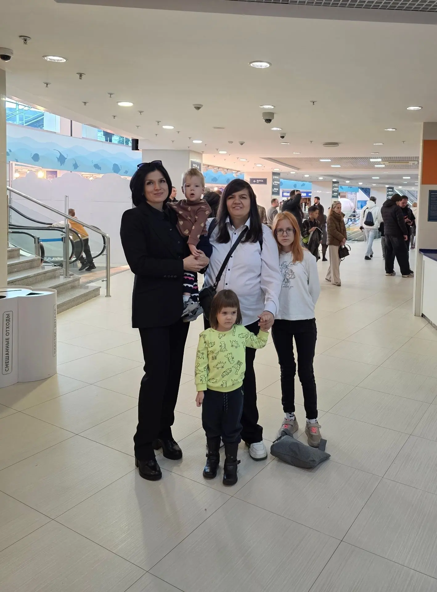 Сегодня были маленькой, но очень дружной компанией в Москвариуме.