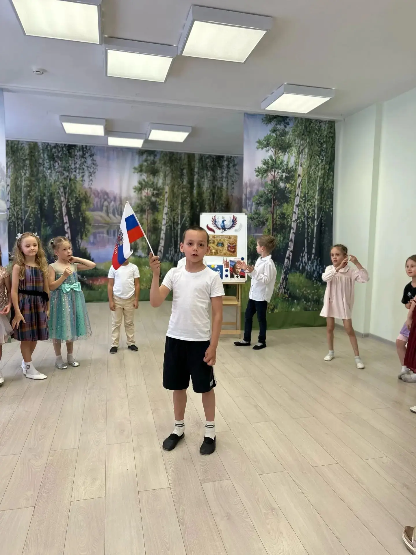 О том, как мы пели, плясали и играли в День России ✨

В нашей садовской копилке есть особое воспомин