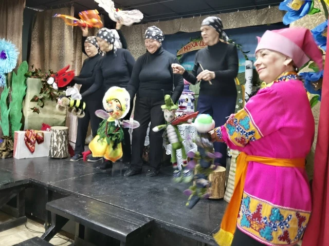 проект "В мире прекрасного". 18 мая учащиеся  школы познакомились   кукольным спектакле...
