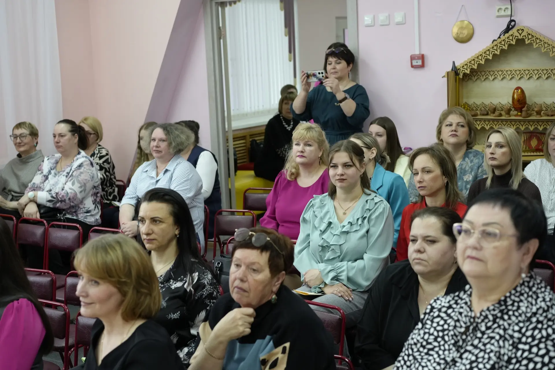 Пронина Анастасия Владимировна, педагог-психолог детского сада № 9 «Берёзка», очень трогательно пред