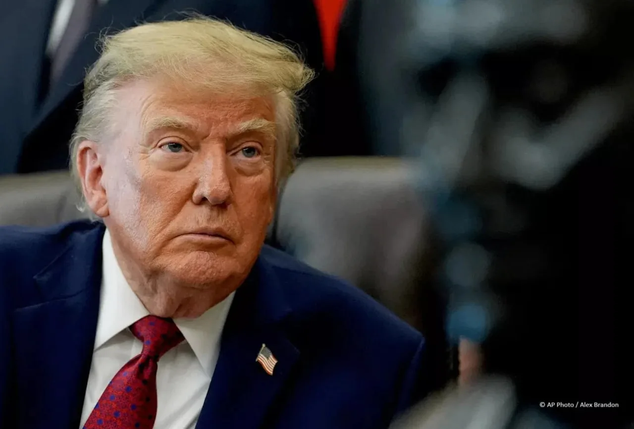 Трамп попросил республиканцев сделать вид, что он есть в бюллетенях на выборах в конгресс.