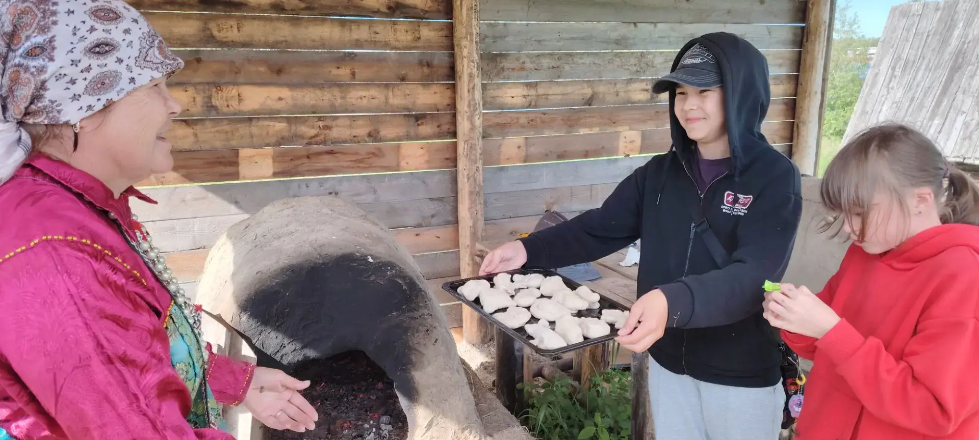 #ПаркМузейЖивун
#КедровыйОстров

Участники экспедиции продолжают знакомство с традициями народа хант