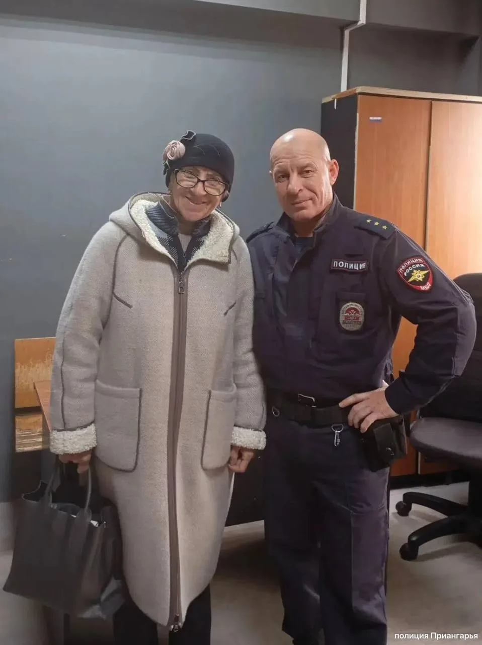 Полицейские в Иркутске за час нашли потерянную сумочку и помогли женщине успеть на само...