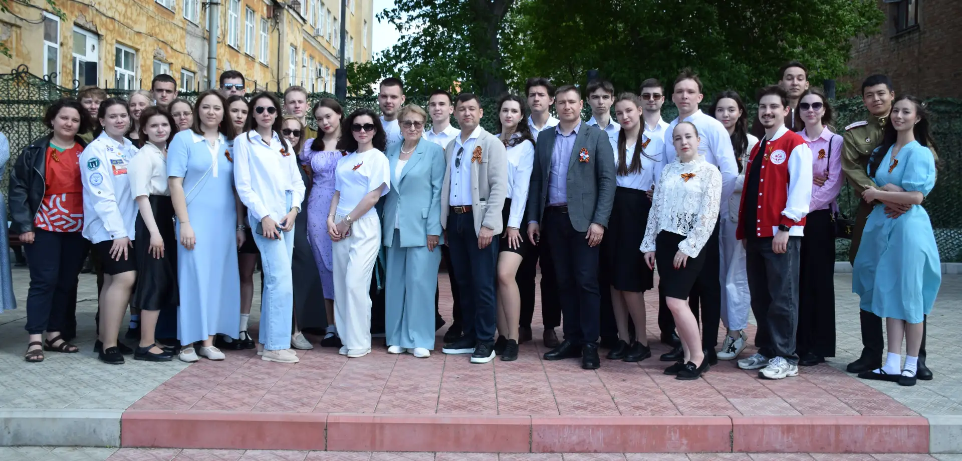 В День Победы с горожанами встречались творческие коллективы ОрГМУ  9 Мая стал настоящим праздником 