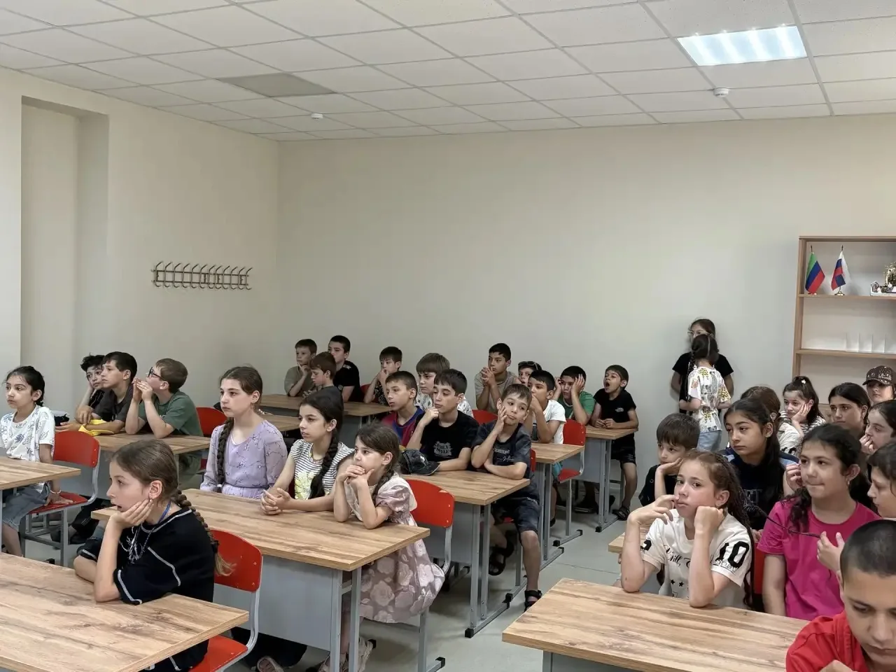В первом и во втором отряде пришкольного лагеря «Искорка» прошёл  Урок мужества, посвящённый Герою Р
