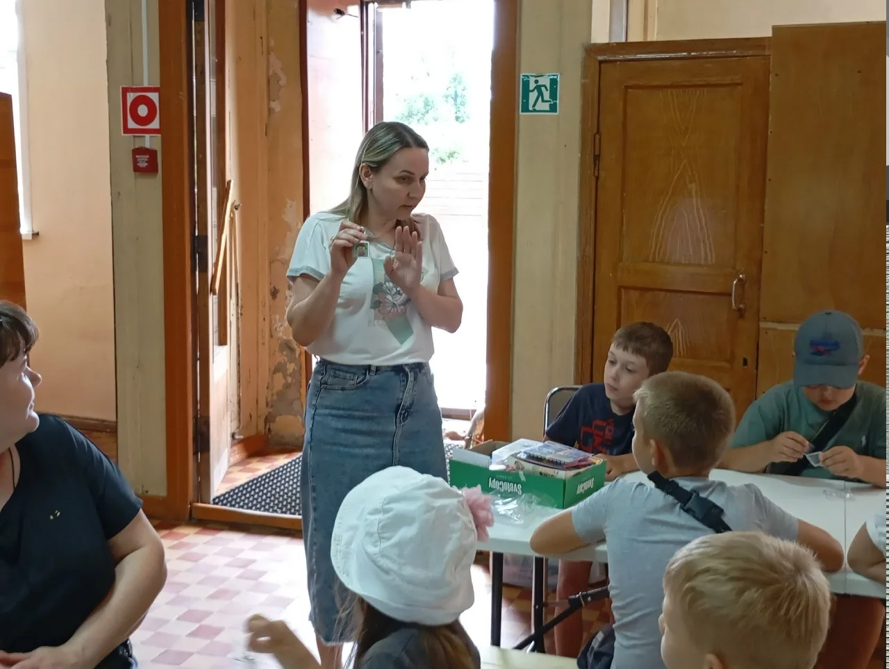 ☀БИБЛИОКАНИКУЛЫ📕

✏✂В детской библиотеке вчера снова было шумно! На очередном мастер-классе мы маст