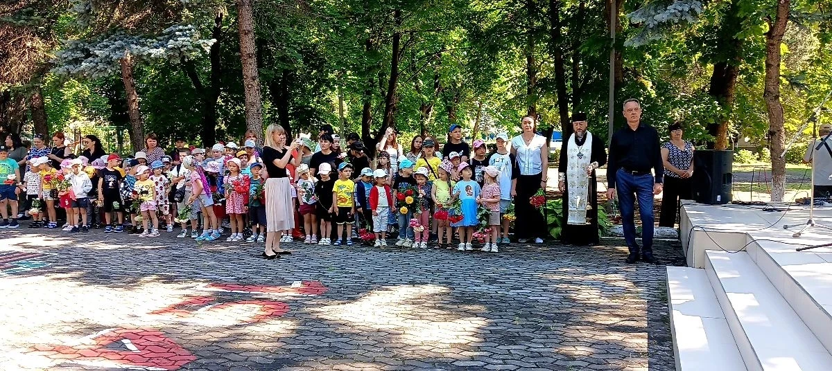 Не гаснет памяти свеча

В Старопавловской день, наполненный скорбью и воспоминаниями, собрал предста