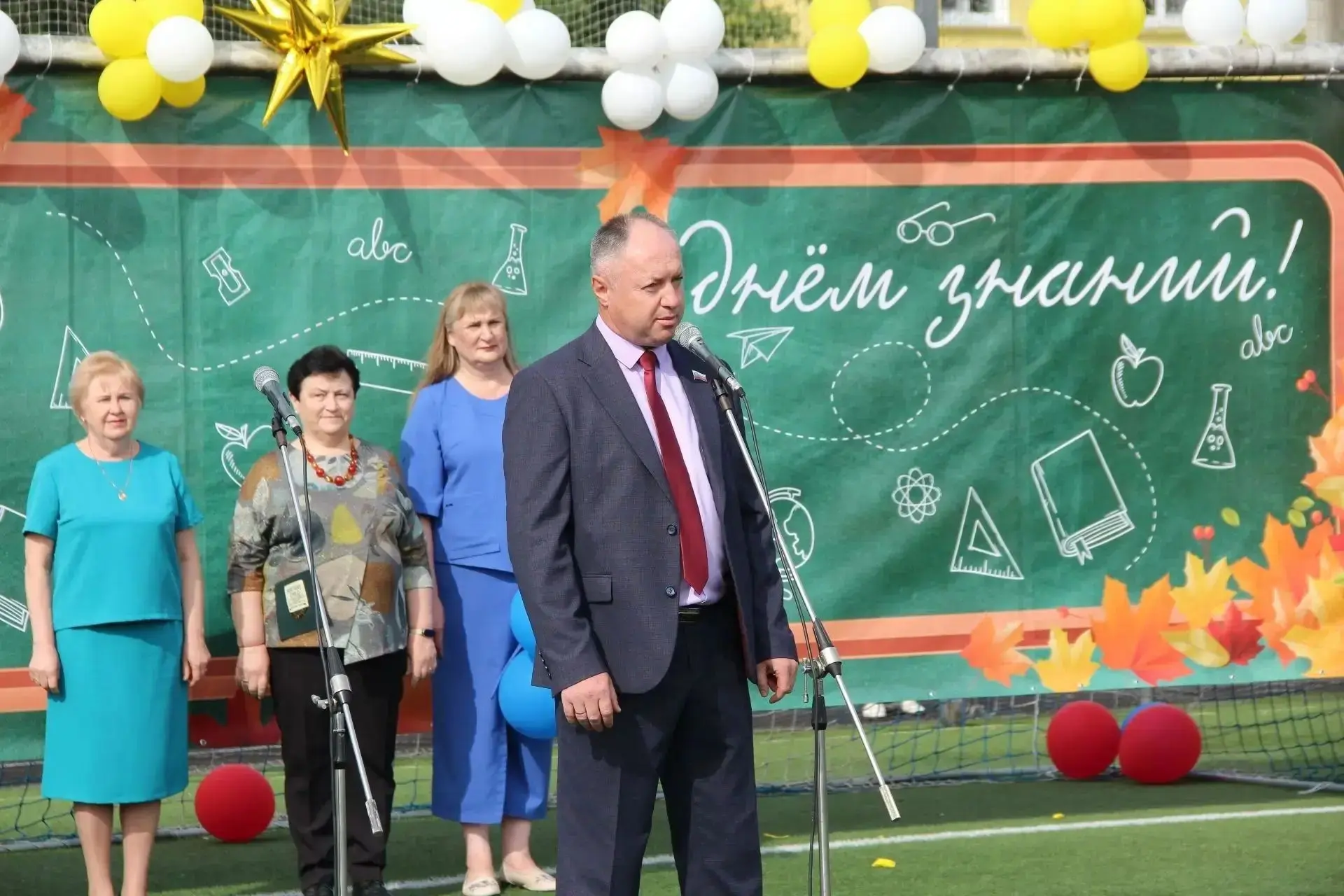 🔔 В День знаний депутаты всех уровней и активисты партии присоединились к торжественны...