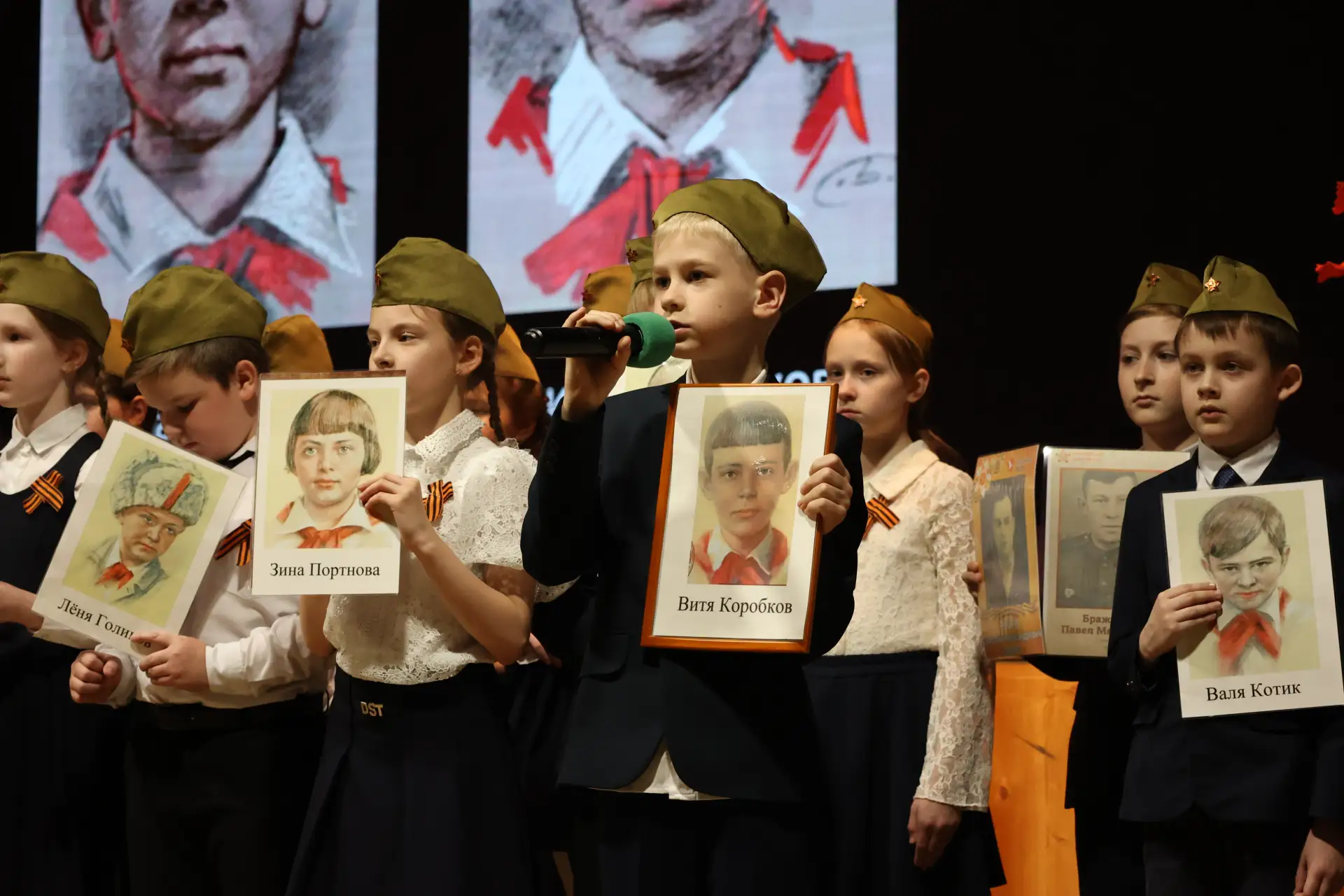 ✨ В рамках патриотической недели, приуроченной ко Дню Победы, ученики 3 «Д» класса вместе с классным