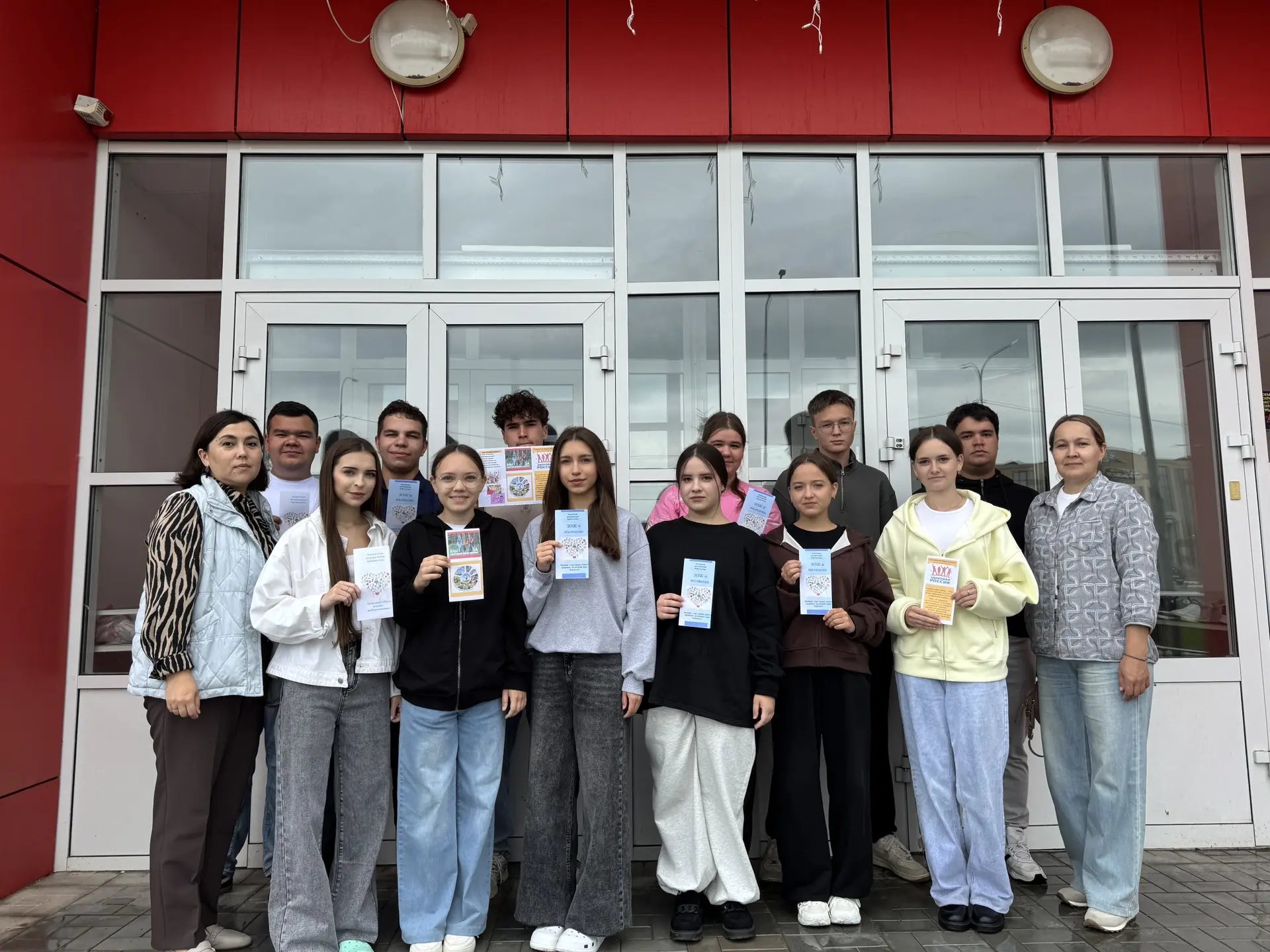 📌В рамках антинаркотического месячника сотрудники центральной библиотеки провели уличн...