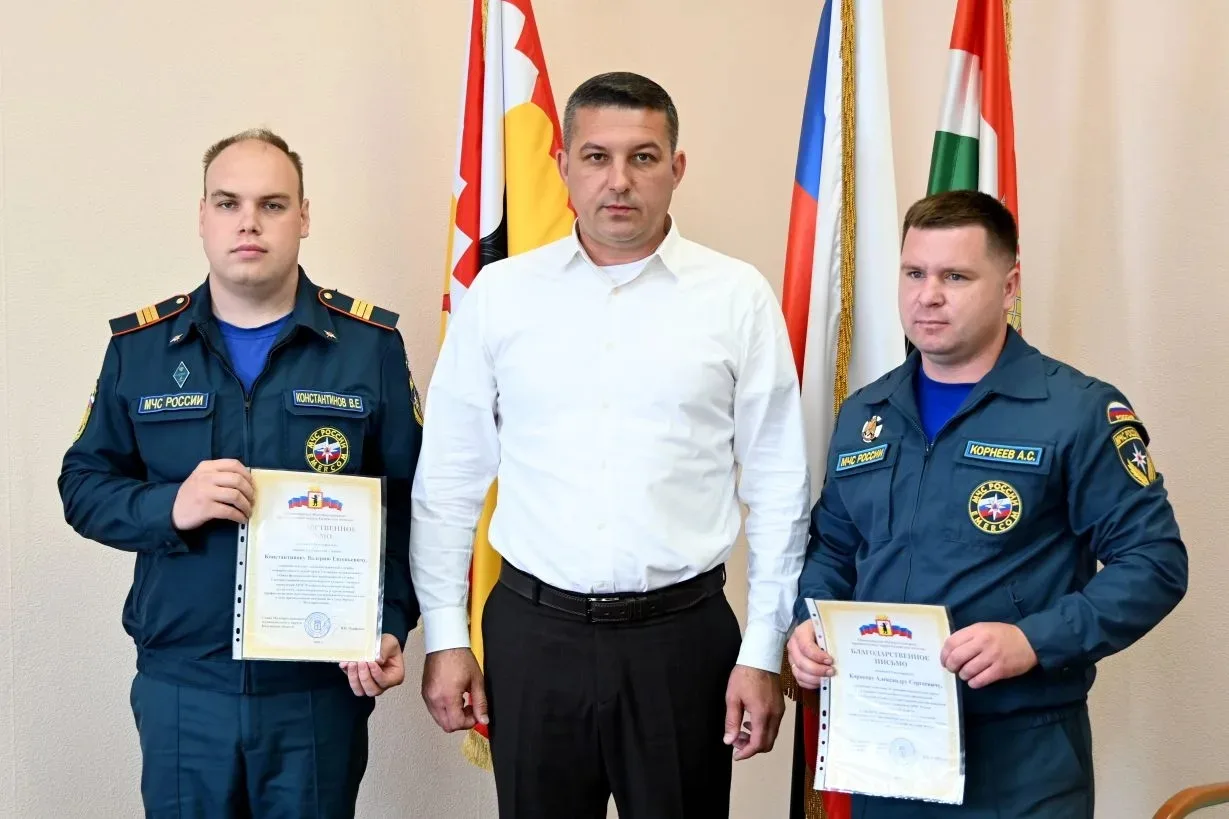 🚒СПАСЛИ ИЗ-ПОД ЗАВАЛОВ

📜Сегодня на плановой планёрке отметил благодарственными письмами сотрудник