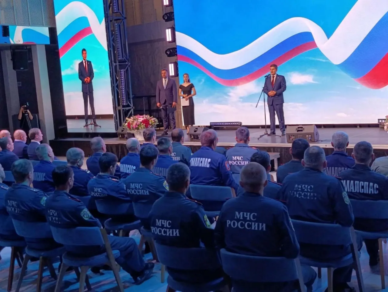 🔥 Артюхов наградил участников тушения лесных пожаров